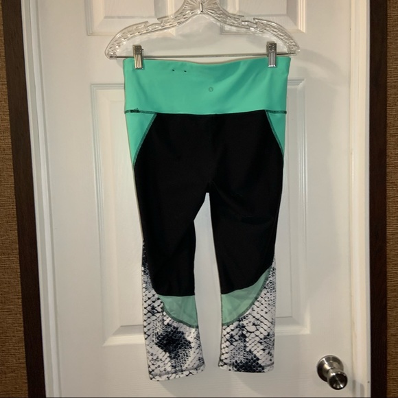 Xersion Teal/Black Print Pull On Fitted Cropped Leggings M - Picture 7 of 7